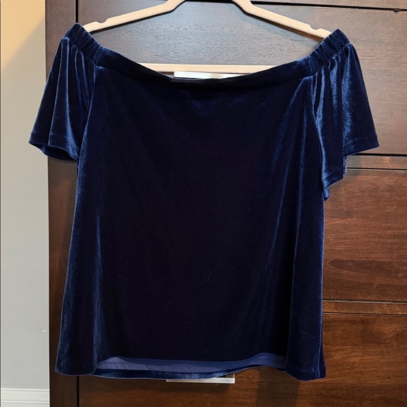 WHBM Velvet off-the-shoulder top in Navy / Cobalt Medium - Picture 3 of 6